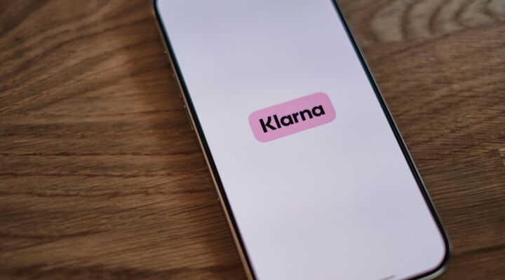 Klarna app open on a phone