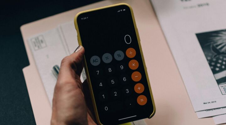 Calculator on an iPhone with '0' on it