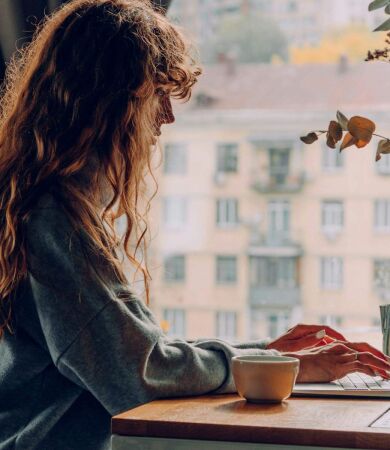 A woman working on her laptop in a cafe